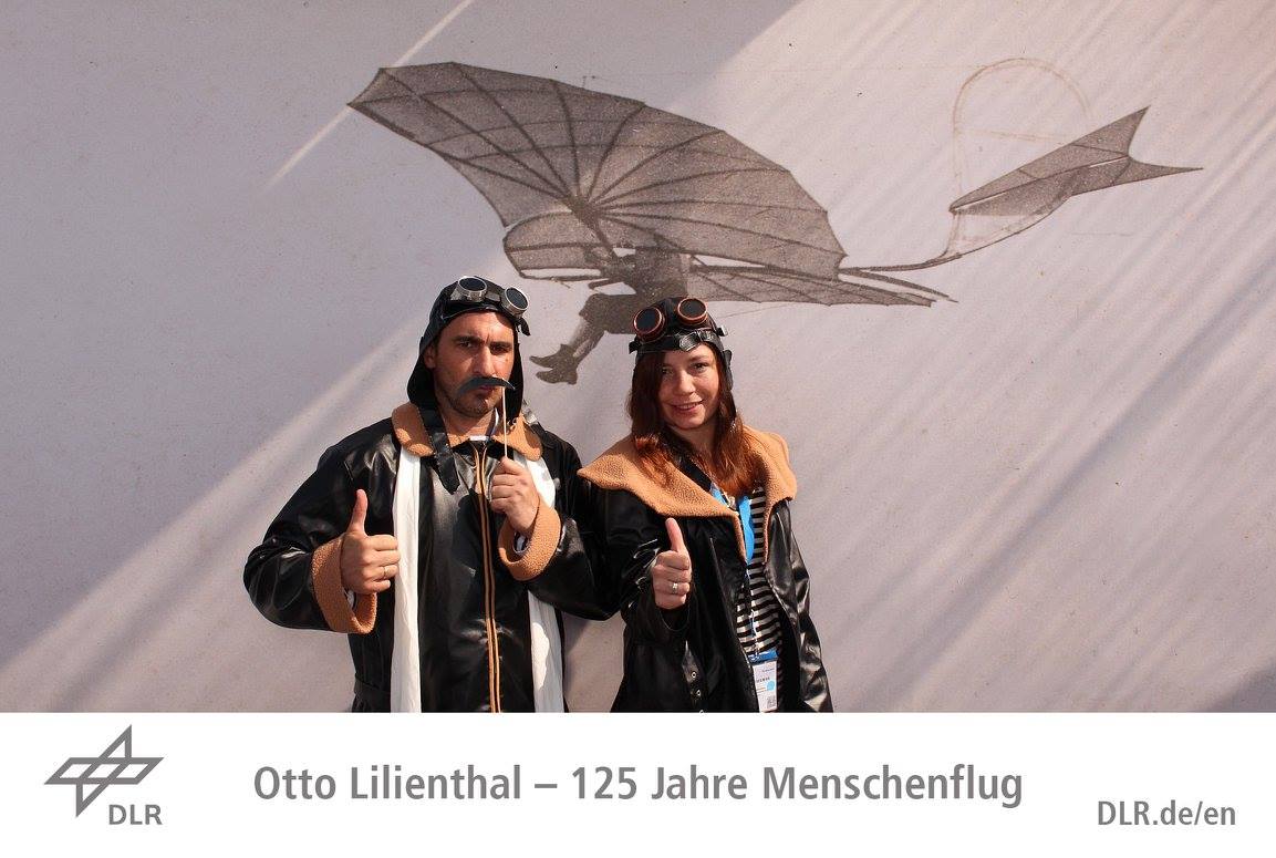 Karin & Alejandro at Otto Lillienthal photo stand